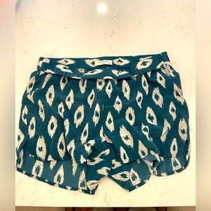 Equipment brand shorts XS. VGUC